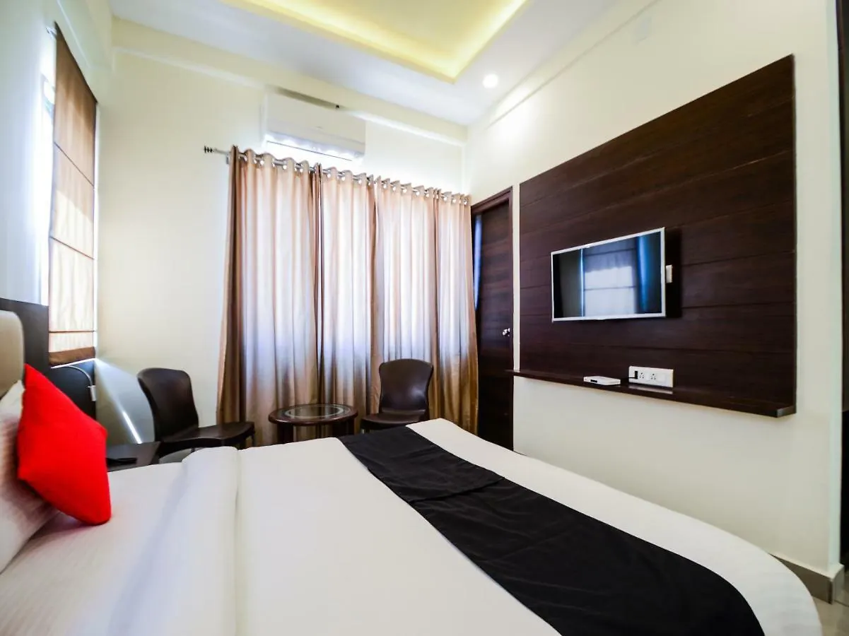 Capital O 35703 Hotel Sarovar Grand Udaipur 3*,